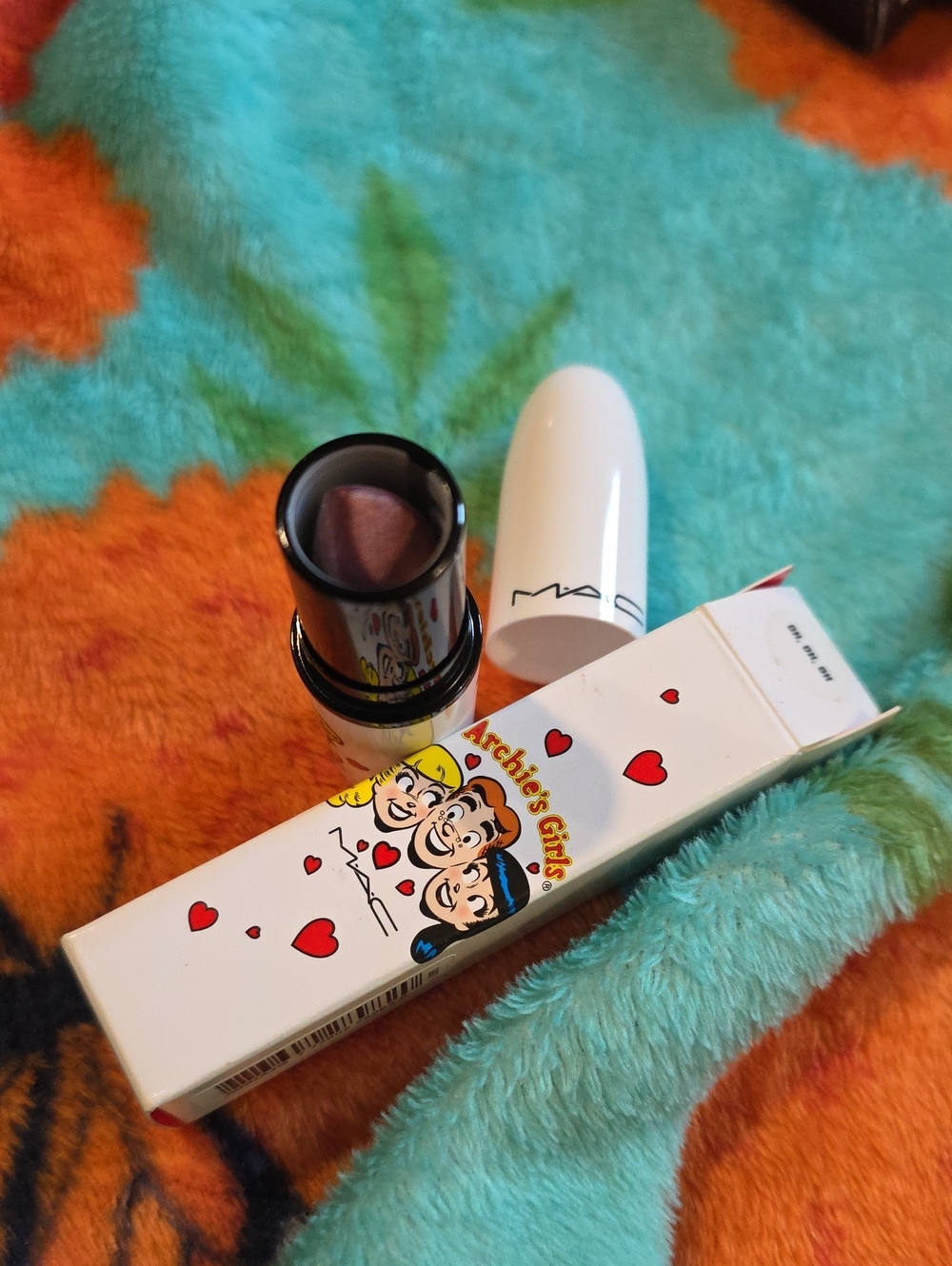 Mac Oh Oh Oh Archie's Girl Betty Lustre Lipstick